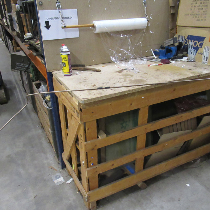 Benzineleiding naar voren onder body Benzineleiding naar voren onder body