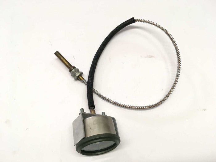 Analog temperatuurmeter met wijzerplaat en kabel. Analog temperatuurmeter met wijzerplaat en kabel.