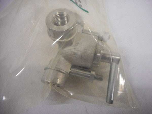 Benzinekraan 3-weg in plastic wrapping, article number NSN 4820-17-017-2668. Benzinekraan 3-weg in plastic wrapping, article number NSN 4820-17-017-2668.