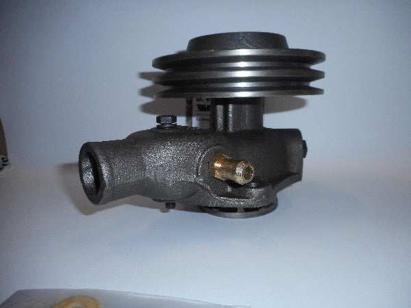 Waterpomp with NSN 4320-00-737-2806, industrial component. Waterpomp with NSN 4320-00-737-2806, industrial component.