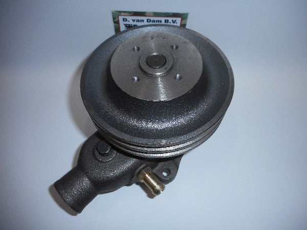 Waterpomp with NSN 4320-00-737-2806, industrial component. Waterpomp with NSN 4320-00-737-2806, industrial component.