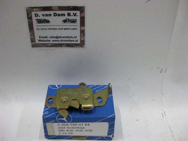 Slot motorkap with part number A 309 750 01 84 on display box. Slot motorkap with part number A 309 750 01 84 on display box.
