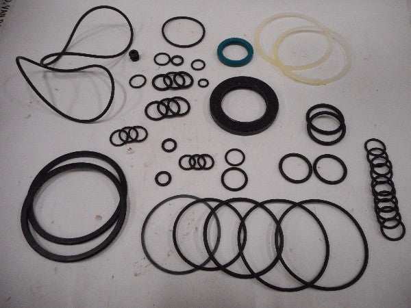 Reparatieset Stuurhuis onderdelen met verschillende O-ringen en afdichtingen. Reparatieset Stuurhuis onderdelen met verschillende O-ringen en afdichtingen.