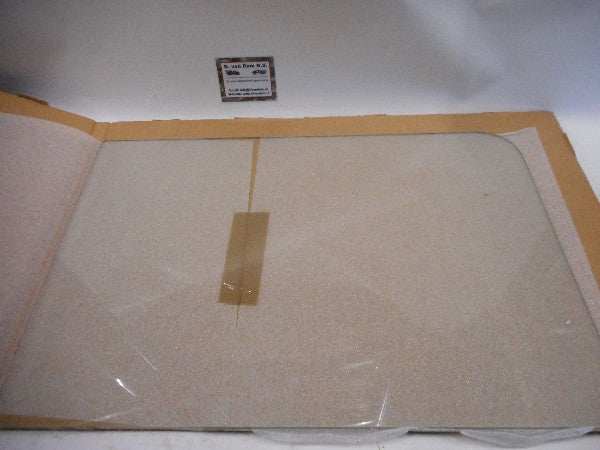 Voorruit in verpakking klaar voor afhaling bij vestiging. Voorruit in verpakking klaar voor afhaling bij vestiging.