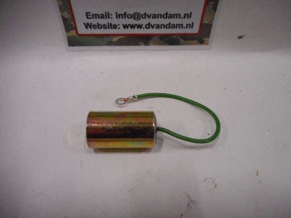 Condensator with green wire, Artikelnummer A 000 156 81 01. Condensator with green wire, Artikelnummer A 000 156 81 01.