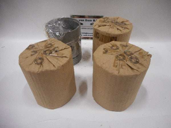 Zuigerset STD piston set in packaging. Zuigerset STD piston set in packaging.