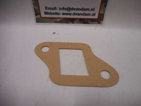 Pakking inlaatspruitstuk gasket with reference NSN 5330-00-127-2943 displayed against branded signage. Pakking inlaatspruitstuk gasket with reference NSN 5330-00-127-2943 displayed against branded signage.