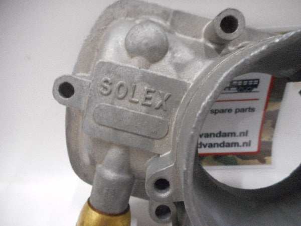 Deksel carburateur with part number NSN 2910-17-630-2197. Deksel carburateur with part number NSN 2910-17-630-2197.
