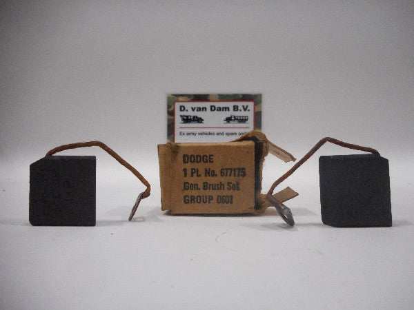 Dynamo koolborstel set (6-volt) with packaging and cables displayed. Dynamo koolborstel set (6-volt) with packaging and cables displayed.