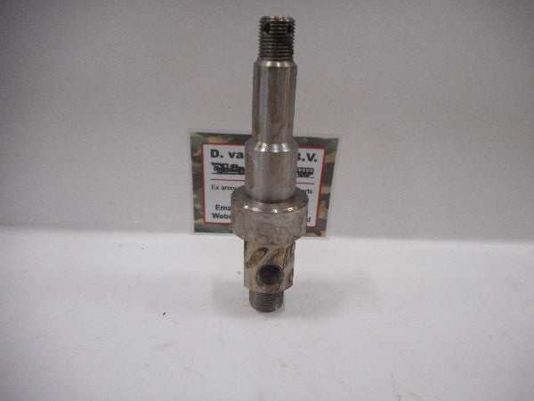 As (getrapt) ventilator shaft with NSN labels and metal fitting. As (getrapt) ventilator shaft with NSN labels and metal fitting.