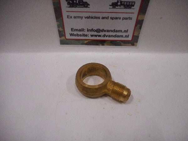 Hoofdremcilinder fitting for ex-army vehicles. Hoofdremcilinder fitting for ex-army vehicles.