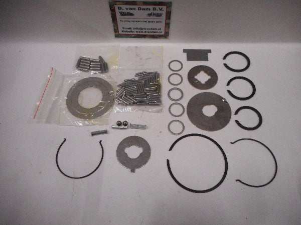 Revisieset Versnellingsbak T-90 components excluding gaskets and bearings displayed. Revisieset Versnellingsbak T-90 components excluding gaskets and bearings displayed.