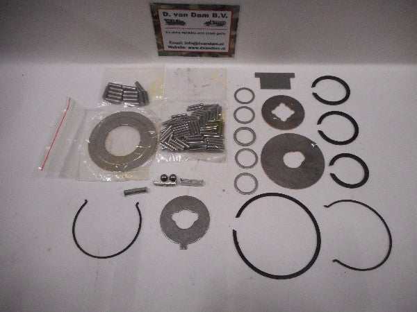 Revisieset Versnellingsbak T-90 components excluding gaskets and bearings displayed. Revisieset Versnellingsbak T-90 components excluding gaskets and bearings displayed.