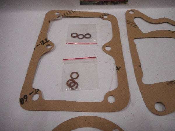 Pakkingset versnellingsbak T-90 J0923301 with gaskets and seals. Pakkingset versnellingsbak T-90 J0923301 with gaskets and seals.
