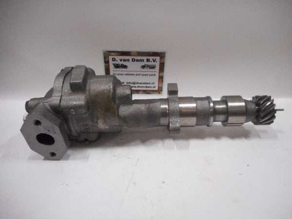 Oliepomp A 364 180 01 01 with gear mechanism. Oliepomp A 364 180 01 01 with gear mechanism.