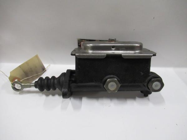 Hoofdremcilinder_Dual_reservoir_CJ_jeep___IHC_schout_car Hoofdremcilinder_Dual_reservoir_CJ_jeep___IHC_schout_car