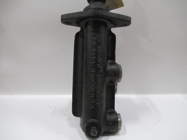 Hoofdremcilinder_Dual_reservoir_CJ_jeep___IHC_schout_car Hoofdremcilinder_Dual_reservoir_CJ_jeep___IHC_schout_car