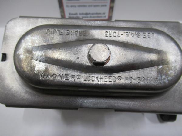 Hoofdremcilinder_Dual_reservoir_CJ_jeep___IHC_schout_car Hoofdremcilinder_Dual_reservoir_CJ_jeep___IHC_schout_car