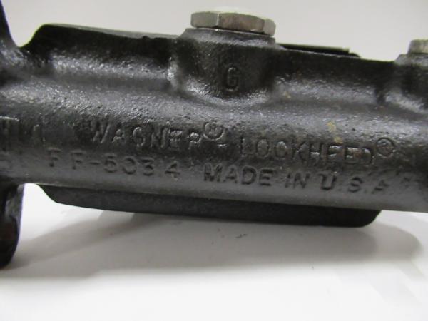 Hoofdremcilinder_Dual_reservoir_CJ_jeep___IHC_schout_car Hoofdremcilinder_Dual_reservoir_CJ_jeep___IHC_schout_car