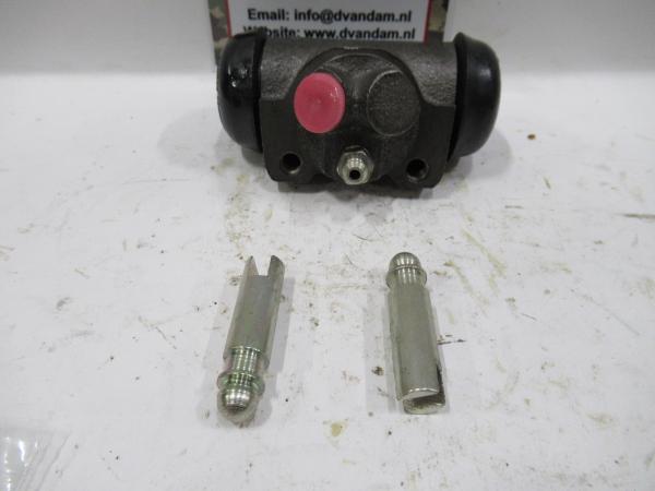 Wielremcilinder_rechts__Kaiser_jeep_M715 Wielremcilinder_rechts__Kaiser_jeep_M715