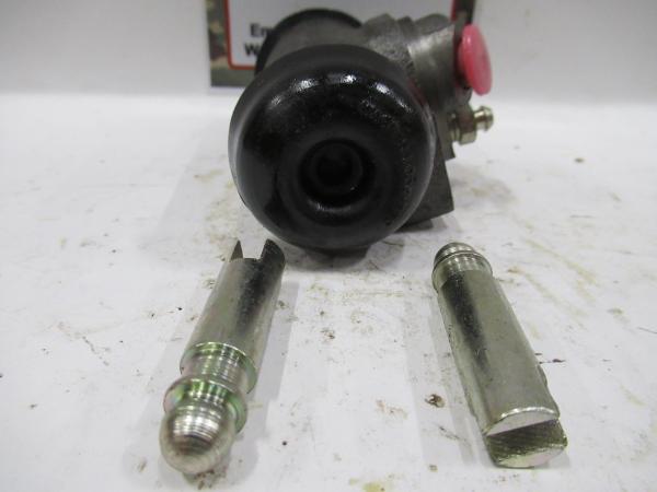 Wielremcilinder_rechts__Kaiser_jeep_M715 Wielremcilinder_rechts__Kaiser_jeep_M715