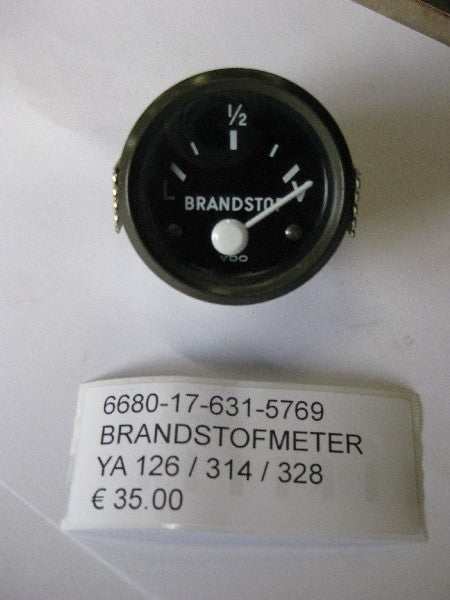 Brandstofmeter with gauge display and product label, NSN 6680-17-630-7758. Brandstofmeter with gauge display and product label, NSN 6680-17-630-7758.