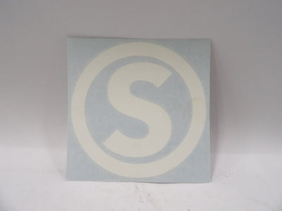 Sticker S Radio ontstoring