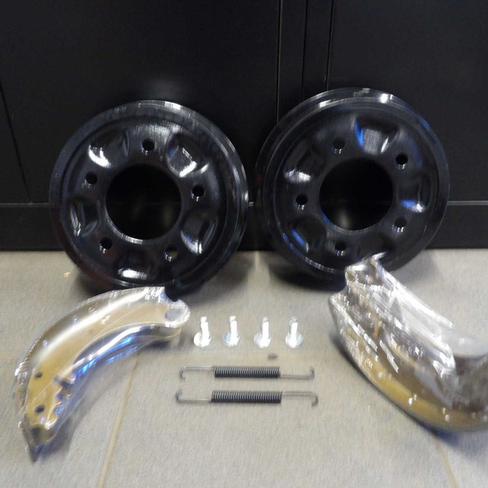 Remschoen as-set met remtrommels, remschoensets, excentrische bouten en veren voor voor- en achteras