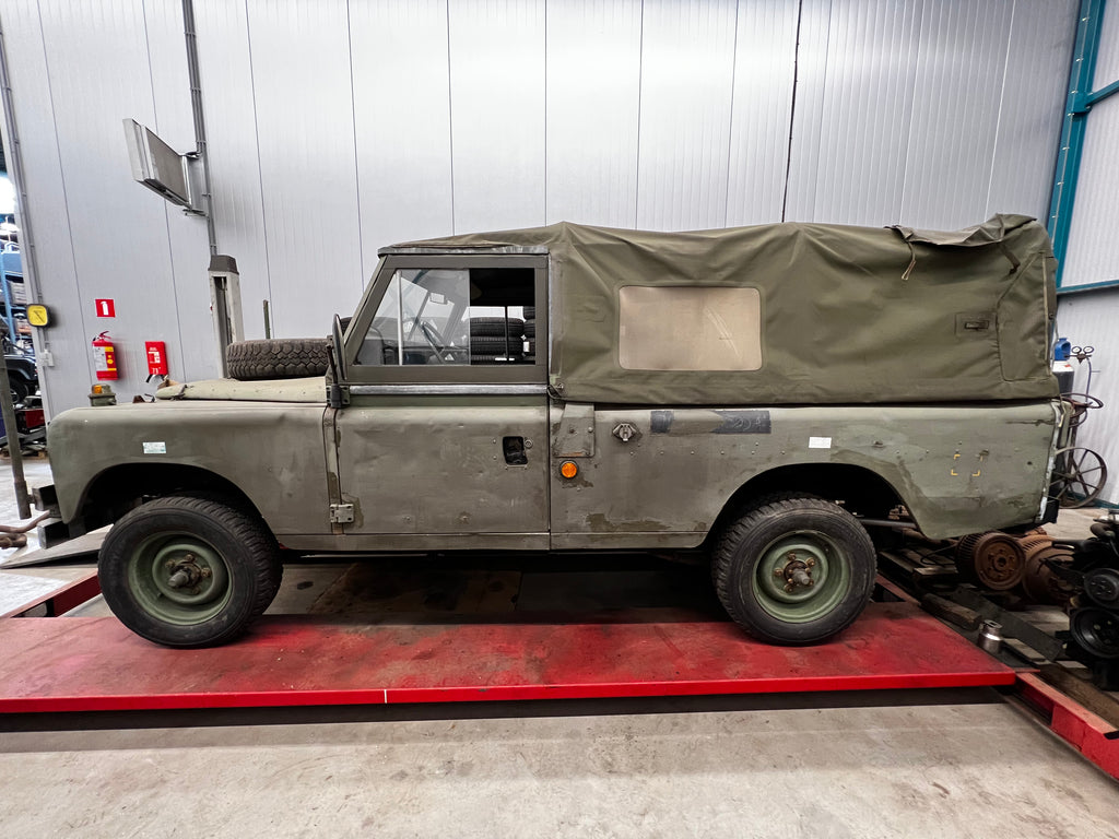 Land Rover 109 - 1980 Diesel Softtop LH – D. van Dam B.V.